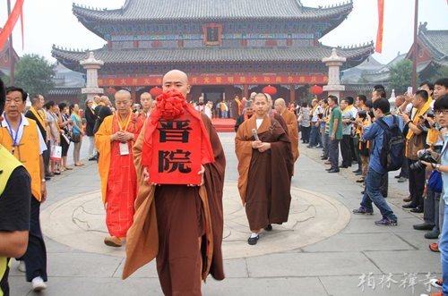 河北邢台大开元寺明憨大和尚升座传印长老送座