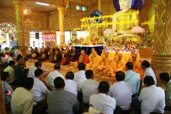 缅甸长老和中国代表团一同出席安奉法会