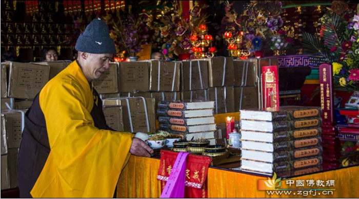 云泉禅寺隆重举行《乾隆大藏经》迎请供奉仪式