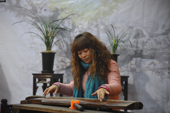 16 李雪梅女士等以古琴之音追思缅怀蒲先生.jpg