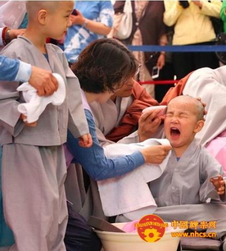 童子僧短期出家剃发与受戒仪式