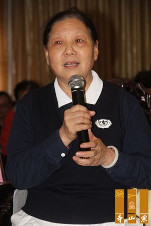 参加座谈会的主要人员有寒山寺方丈秋爽大和尚,市宗教局领导蒋行顺