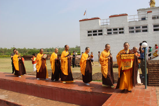 尼泊尔中华寺在蓝毗尼举办汉传佛教浴佛法会