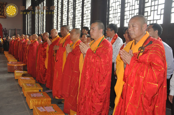 江苏阜宁盘龙古寺隆重举行大雄宝殿全堂佛像开光暨衍力法师升座庆典