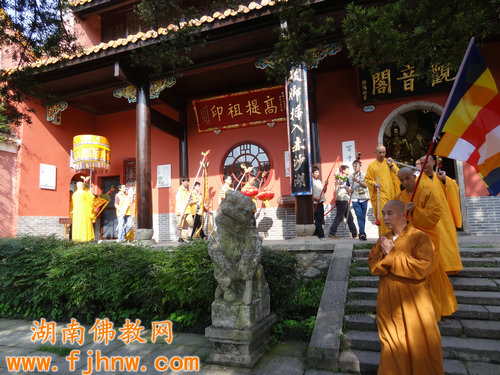 传明法师麓山寺讲经 (1).JPG