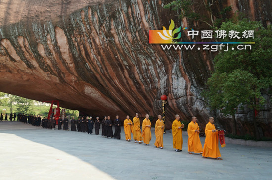 果道法师领僧团讽诵《地藏菩萨本愿经》
