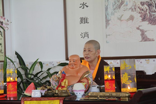 千佛塔寺住持明慧法师作了活动讲话,&ldquo;扶贫济困,是中华民族的