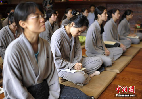 探访:江西九江庐山白领“禅修营”