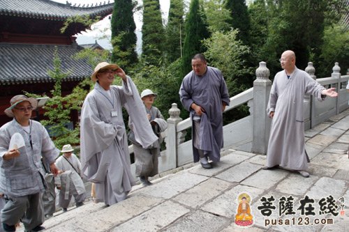 韩国僧团参访四祖寺 明基大和尚热情接待