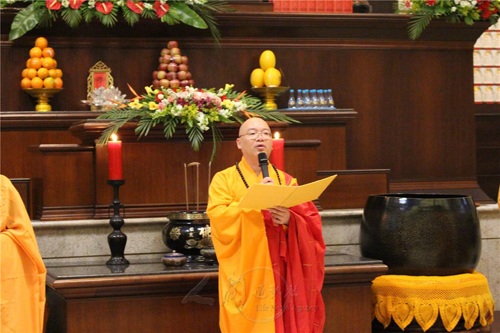 心保和尚勉励戒子把握七天的短期出家修道会,随著早晚课及课程来修道,从中了解佛法的含义和殊胜可贵之处