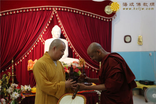 印顺大和尚应邀参访斯里兰卡第一僧王及佩拉德尼亚大学校长 受到僧俗两众的热情接待