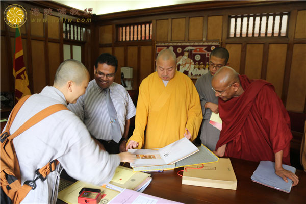 印顺大和尚应邀参访斯里兰卡第一僧王及佩拉德尼亚大学校长 受到僧俗两众的热情接待