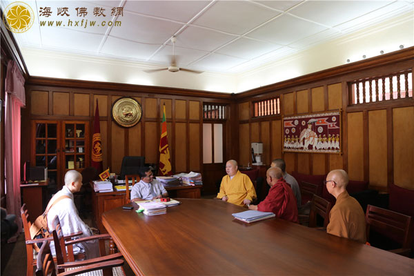 印顺大和尚应邀参访斯里兰卡第一僧王及佩拉德尼亚大学校长 受到僧俗两众的热情接待