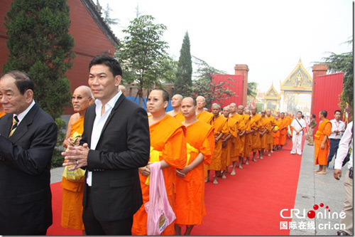  参加此次盛会的700多位泰国客人，乘五架包机，560位居士，173位泰国僧众
