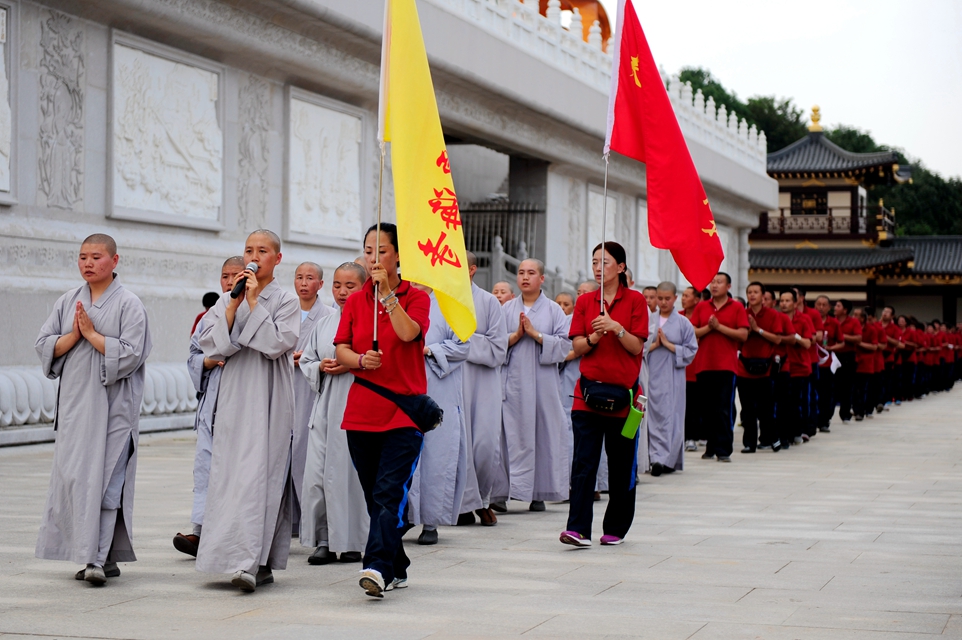 黑龙江愿海寺大愿之旅朝圣团一行朝礼东林大佛