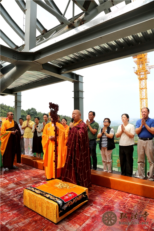 广东深圳弘法寺举行佛殿上梁法会