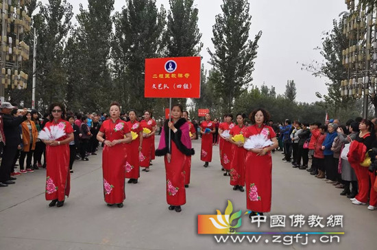 恭迎二祖圣像的第四方队