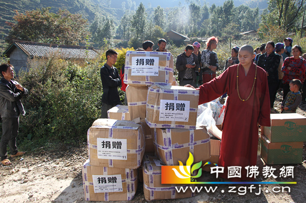 走进四川凉山彝族自治州贫困山区进行资助