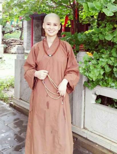 赞叹广东一家三姐妹先后出家两个做住持