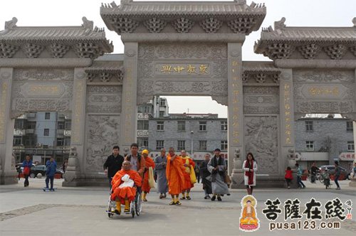 泰国尼宫木尼大法师一行参访邢台大开元寺