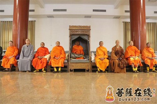 泰国尼宫木尼大法师一行参访邢台大开元寺