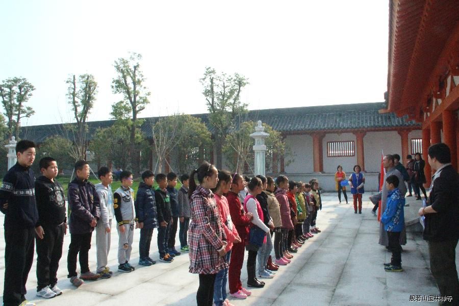 仁法法师为小营员开示 仁法法师为小营员开示