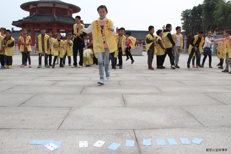 翻扑克牌连顺游戏 翻扑克牌连顺游戏