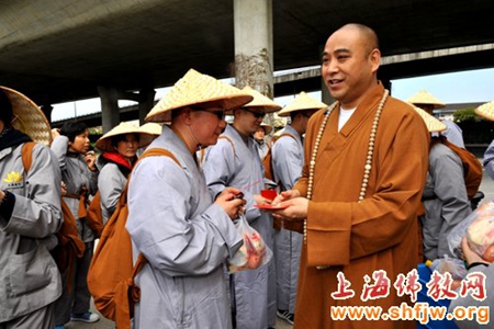 上海闵行大圆通寺慧莲法师众行脚朝礼普陀山