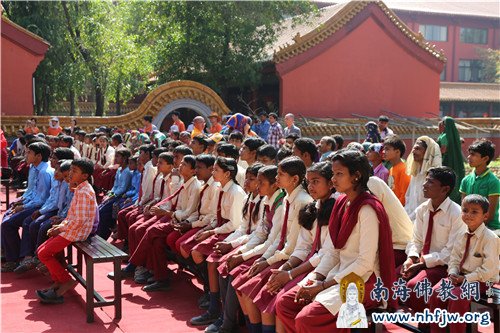 活动现场的尼泊尔学生们  摄影：顿俊