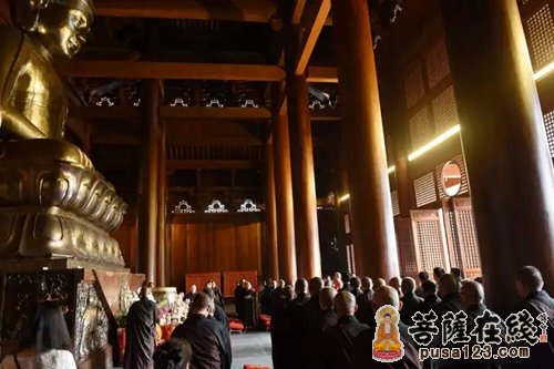 静安寺两序大众参加超度仪式