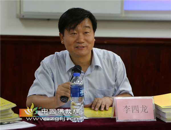 04 李四龙副院长点评学僧毕业论文.jpg