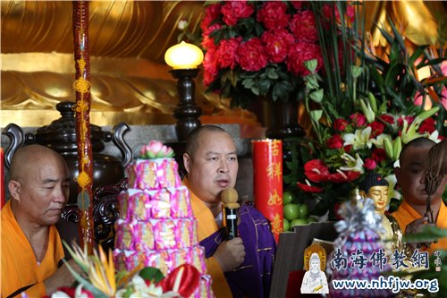 印顺大和尚在法会上为大众开示