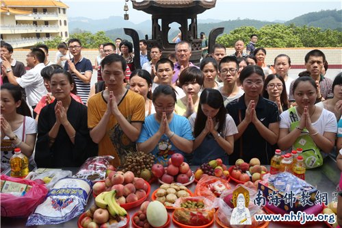 以此功德回向法界有情，同证菩提  摄影：邓银生