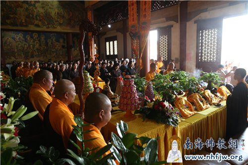  华严法会上堂斋  摄影：邓银生