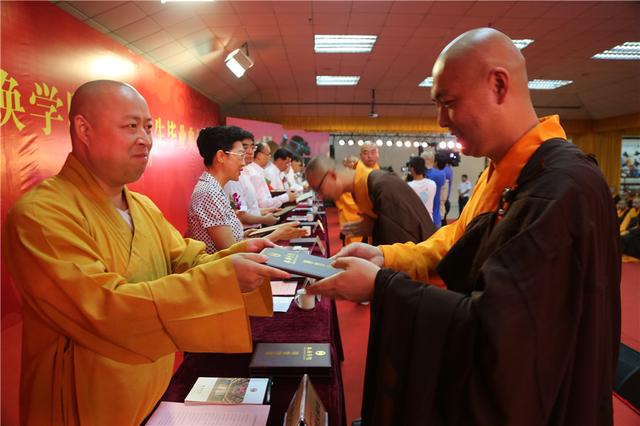 本焕学院高规格毕业典礼开启佛教教育新时代