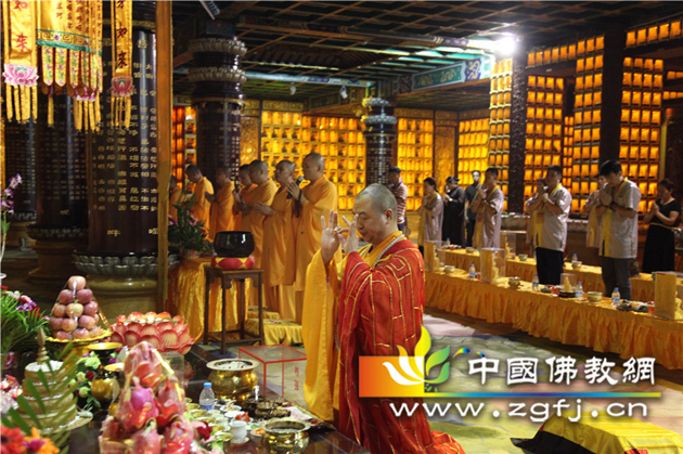 09 三十三观音堂内“万盏莲灯慈悲感恩”祈福法会 摄影:鲁炜.jpg