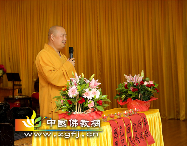 03 大和尚为孩子们开示.jpg