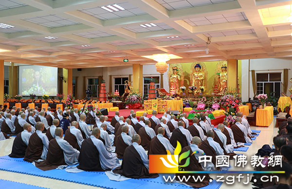 2 众僧诵经.jpg