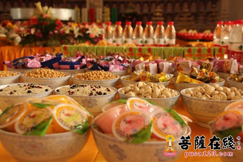 “安百味五果等敬献于佛前,供养十方诸佛僧众”