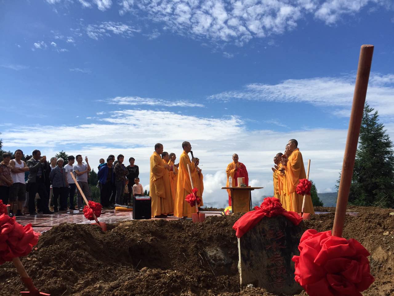 彭水县摩围山举行云顶寺复建奠基仪式
