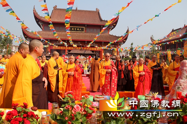河北辛集抬头禅寺隆重举行三圣殿上梁祈福法会