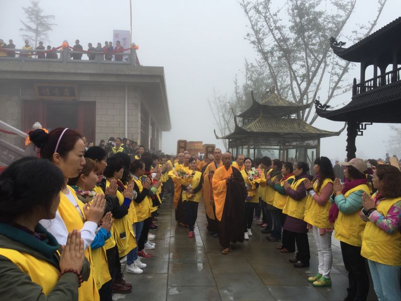 燃灯古佛道场金佛山金佛寺隆重举行佛像开光一周年庆典法会