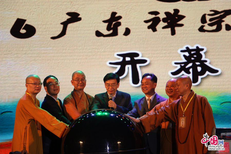 21日上午，“2016年六祖文化节开幕式暨六祖惠能与佛教中国化对话”在广州中山纪念堂举行，广东省政协副主席姚志彬，中国佛