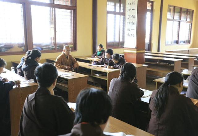 东林寺"莲宗学修班":讨论、写论文活动