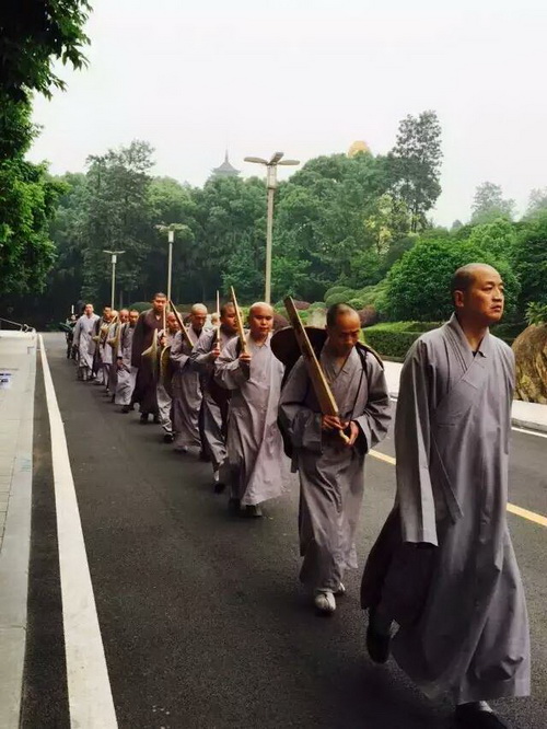重庆华岩寺僧众行脚朝圣达摩道场菩提寺今日启程