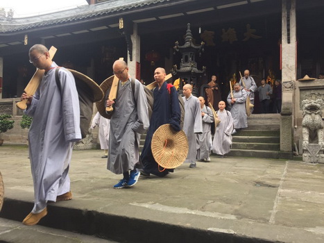 重庆华岩寺僧众行脚朝圣达摩道场菩提寺今日启程