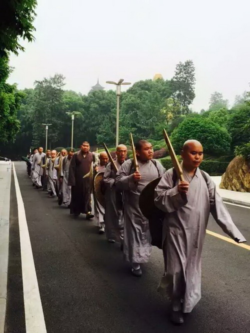重庆华岩寺僧众行脚朝圣达摩道场菩提寺今日启程