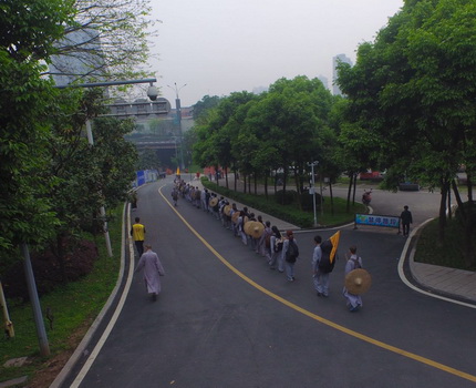 重庆华岩寺僧众行脚朝圣达摩道场菩提寺今日启程