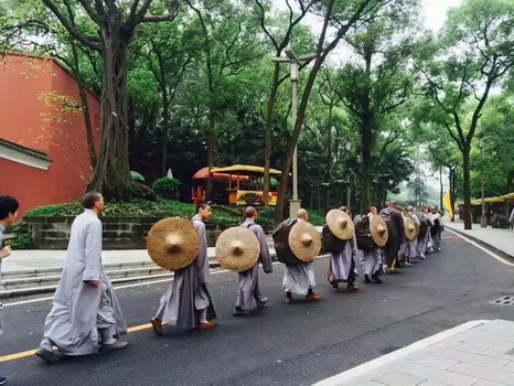 重庆华岩寺僧众行脚朝圣达摩道场菩提寺今日启程