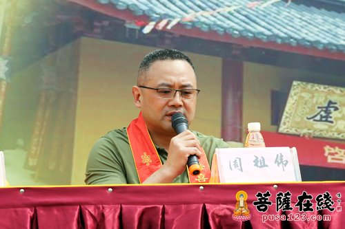 居士代表讲话(图片来源:菩萨在线 妙雨/摄)